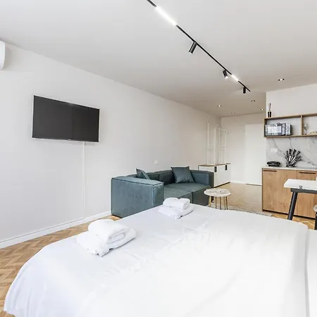 Cozy - Serenitas 2 Tirana